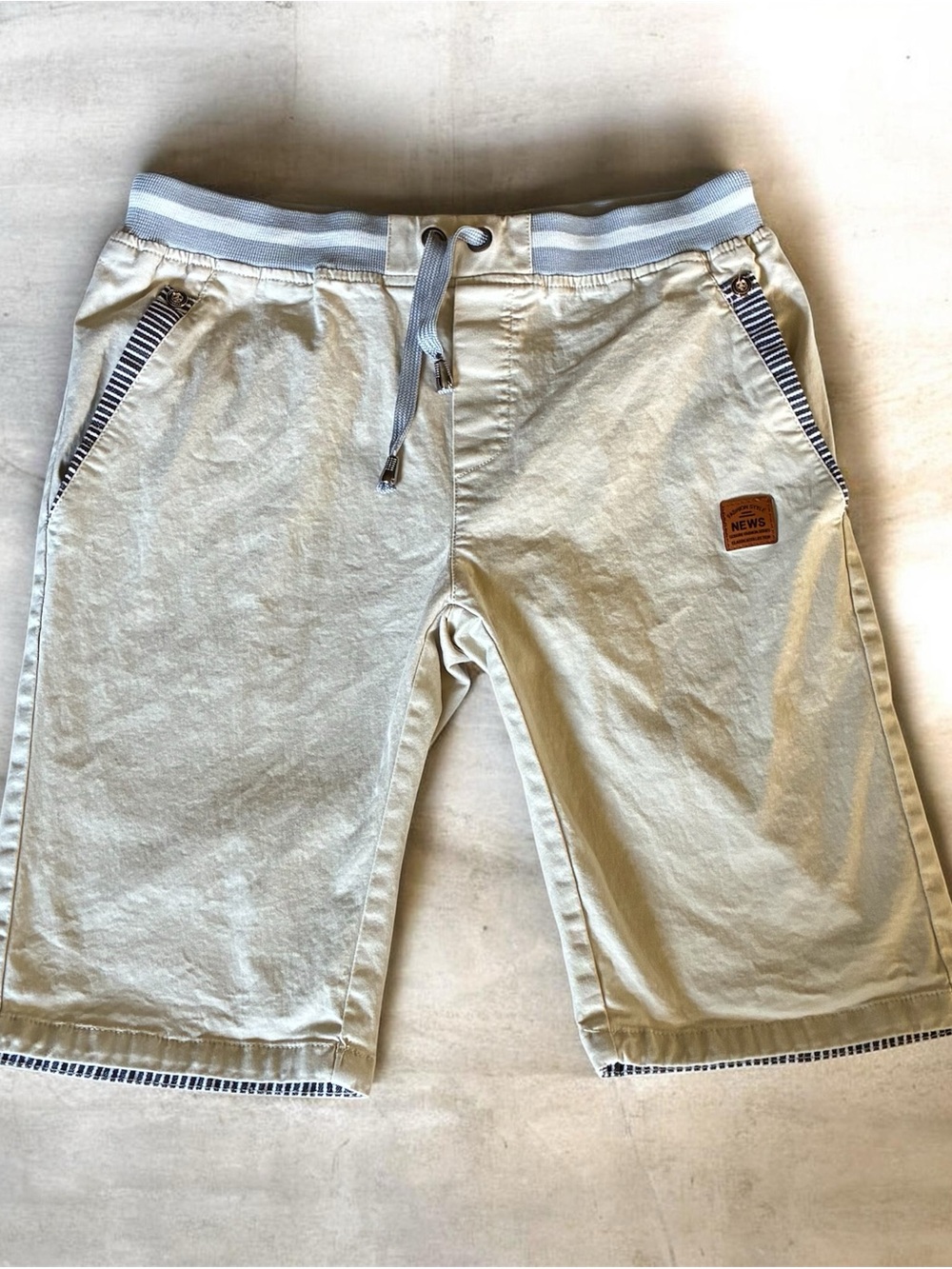 Mens XS Chino Shorts Khaki Drawstring Preppy Stripe Trim Summer NEWS Brand